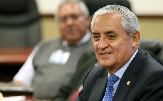 Intentan salvar de un proceso penal al presidente de Guatemala
