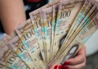 Aviones llenos de billetes llegan a Venezuela para alimentar la inflación