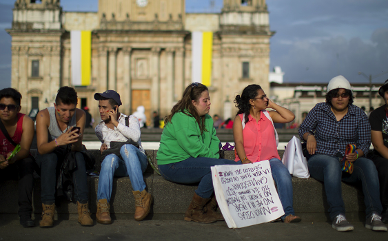 Ley de Juventud en Guatemala frenada por los anticonceptivos