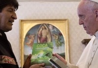 Evo Morales le recomienda al Papa que tome coca para su salud